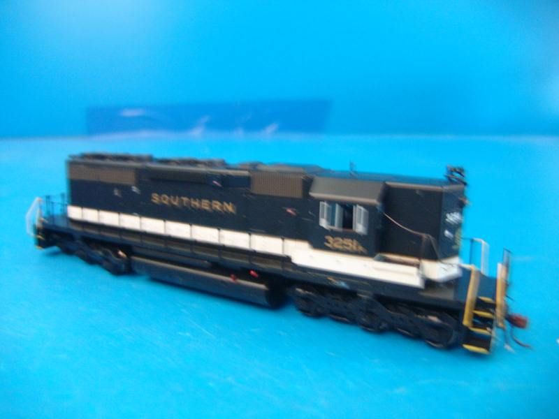 Athearn HO Scale SD40 2 Southern Locomotive Model Train DC Diesel 