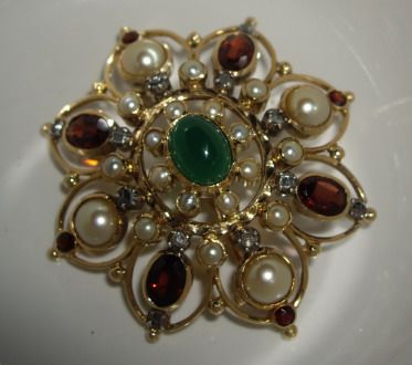 Description 18ct 18k Yellow Gold Hallmarked Brooch set with Rose cut 