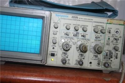 OSCILLOSCOPE TEKTRONIX 2225   50 MHZ ANALOG  