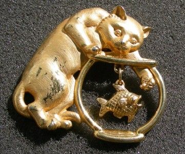 Vintage Signed JJ Goldtone CAT with FISH Pin Brooch  