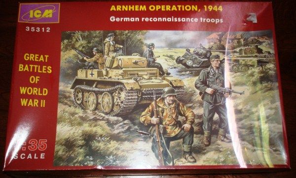 ICM 135 German PzKpfw II Ausf Luchs w/Soldiers #35312  