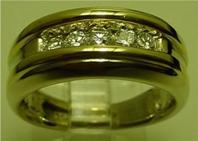 14K 2 TONE GOLD WEDDING BAND W/ 5 NICE ROUND DIAMONDS  