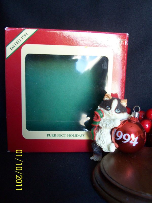 CARLTON ORNAMENT 1994 Purr fect Holidays Cat Kitten =  