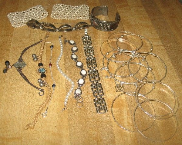 LOT 21 VINTAGE ETHNIC MODERN COSTUME BRACELETS 1 MONET  