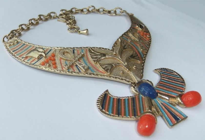   EGYPTIAN REVIVAL FAUX CORAL ENAMEL LUCITE COLLAR BIB NECKLACE  