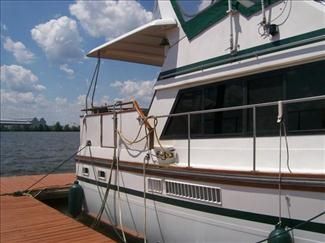 1987 President 41 Motor Yacht, Low Hours on Diesel Engines in 