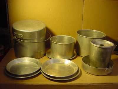 VINTAGE CAMPING ALUMINUM COOKING POTS/PANS/CUPS/PLATE SET. GOOD 