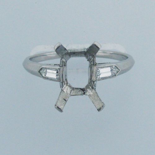 DIAMOND PLATINUM ENGAGEMENT RING EMERALD CUT SETTING  