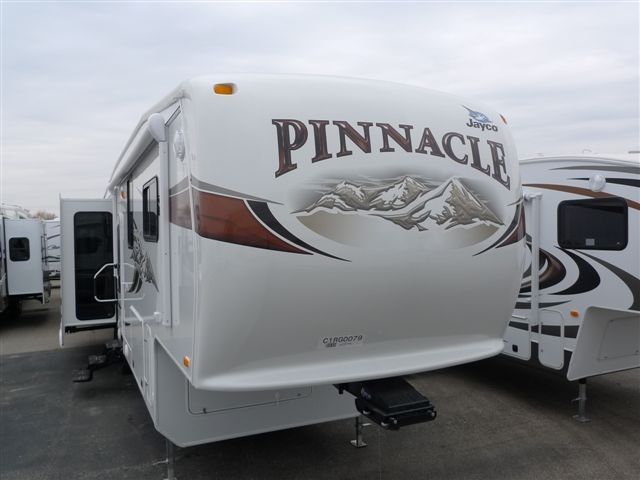   36KPTS Mid Kitchen Rear Living Fifth Wheel BLOWOUT PRICES  