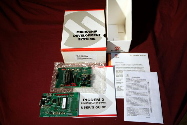 MICROCHIP PICDEM 2 KIT DEMO BOARD FOR PIC16CXX 2 cards  